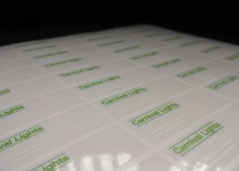 Transparente Aufkleber mit weiß