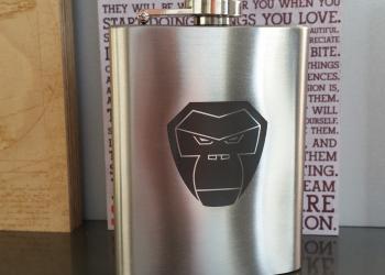 Laserbeschrifteter Flachmann aus Edelstahl