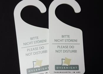 Gefräste und UV bedruckte Türhänger