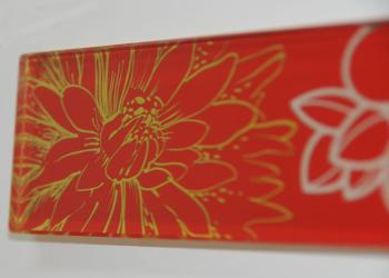 Glasbordüre rückseitig lasergraviert und ausgelegt