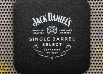 Schwarzer Ledercoaster mit weißem UV-Druck