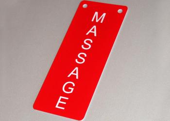 Schild lasergeschnitten und beschriftet