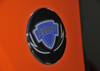 Domingaufkleber mit Metallfolie und Weißdruck