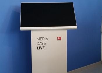 Gefräster und UV bedruckter Monitorständer