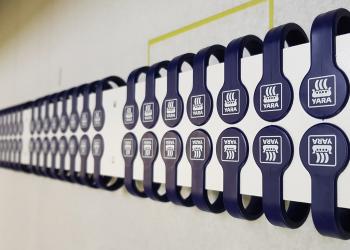 UV-Direktdruck auf Plastiklammern in weiß