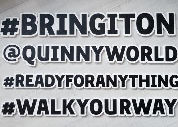 Gefräste und UV bedruckte Schriftzüge