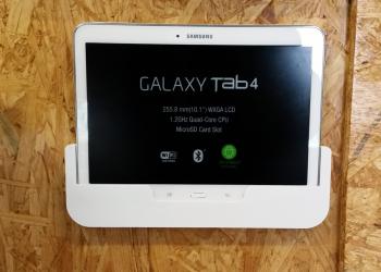 Gefräster Tabletthalter für die Wandmontage